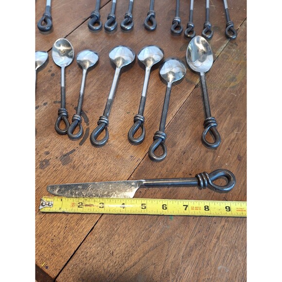 Vintage Twist & Shout 18/10 Stainless Steel Flatware Silverware 20 PCs Serves 4 - Picture 13 of 13